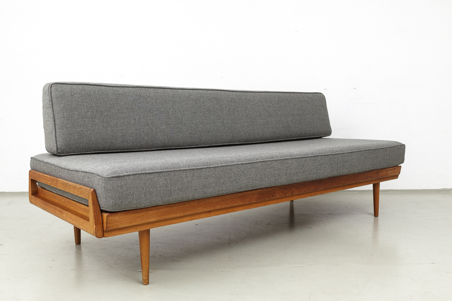 Knoll Antimott Sofa, midcentury modern Daybed
