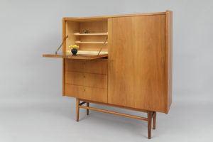 50er Jahre Hellerau Schrank (642) › Magasin Möbel › vintage, midcentury