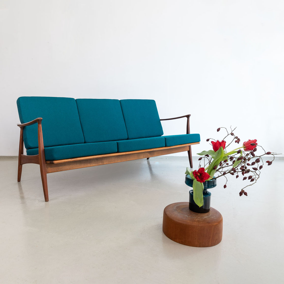 Midcentury modern Sofa in Teakholz