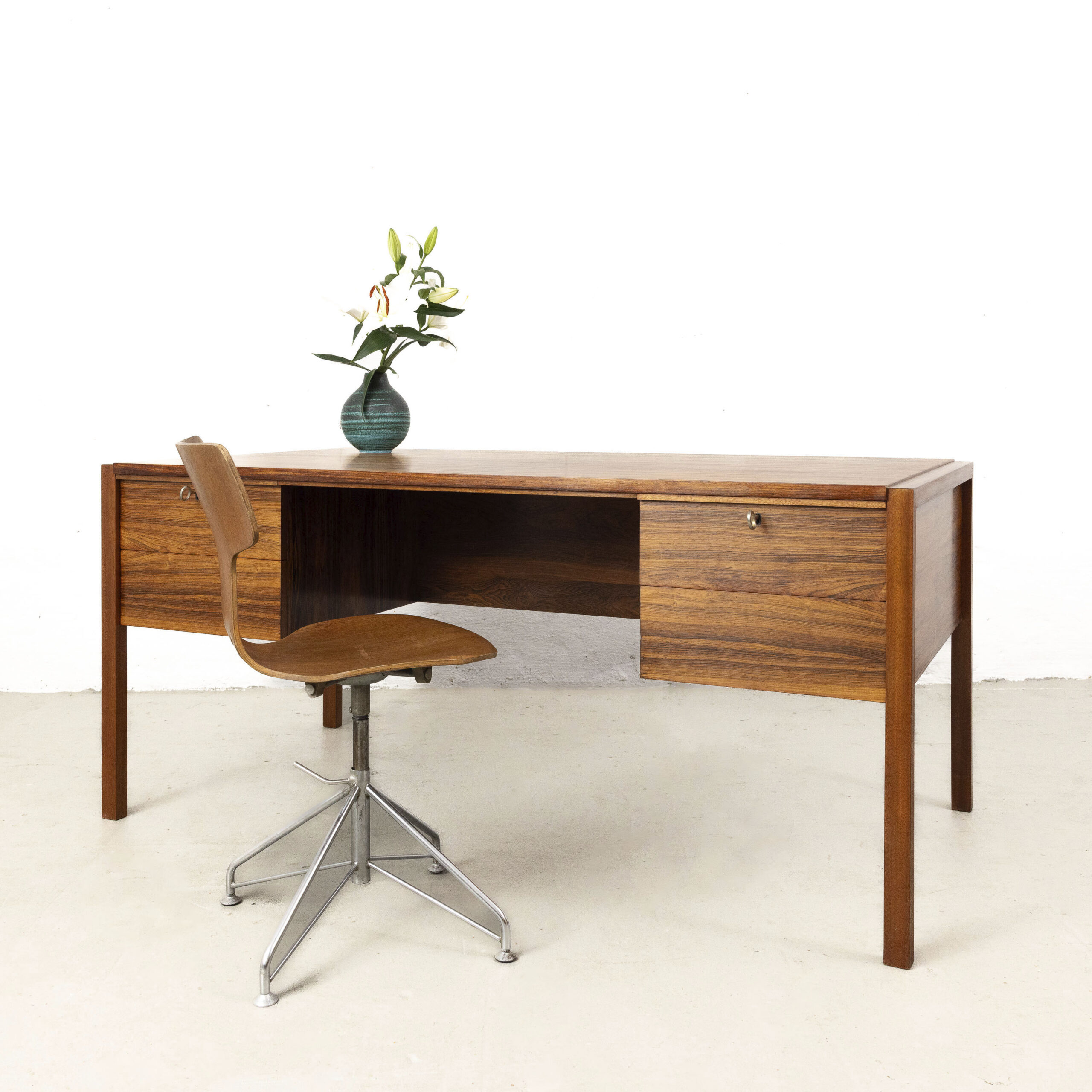 schreibtisch desk dewe palisander midmod midcentury furniture midcenturymodern einrichtung interieur mcm vintagefurniture magasin berlin 60er 