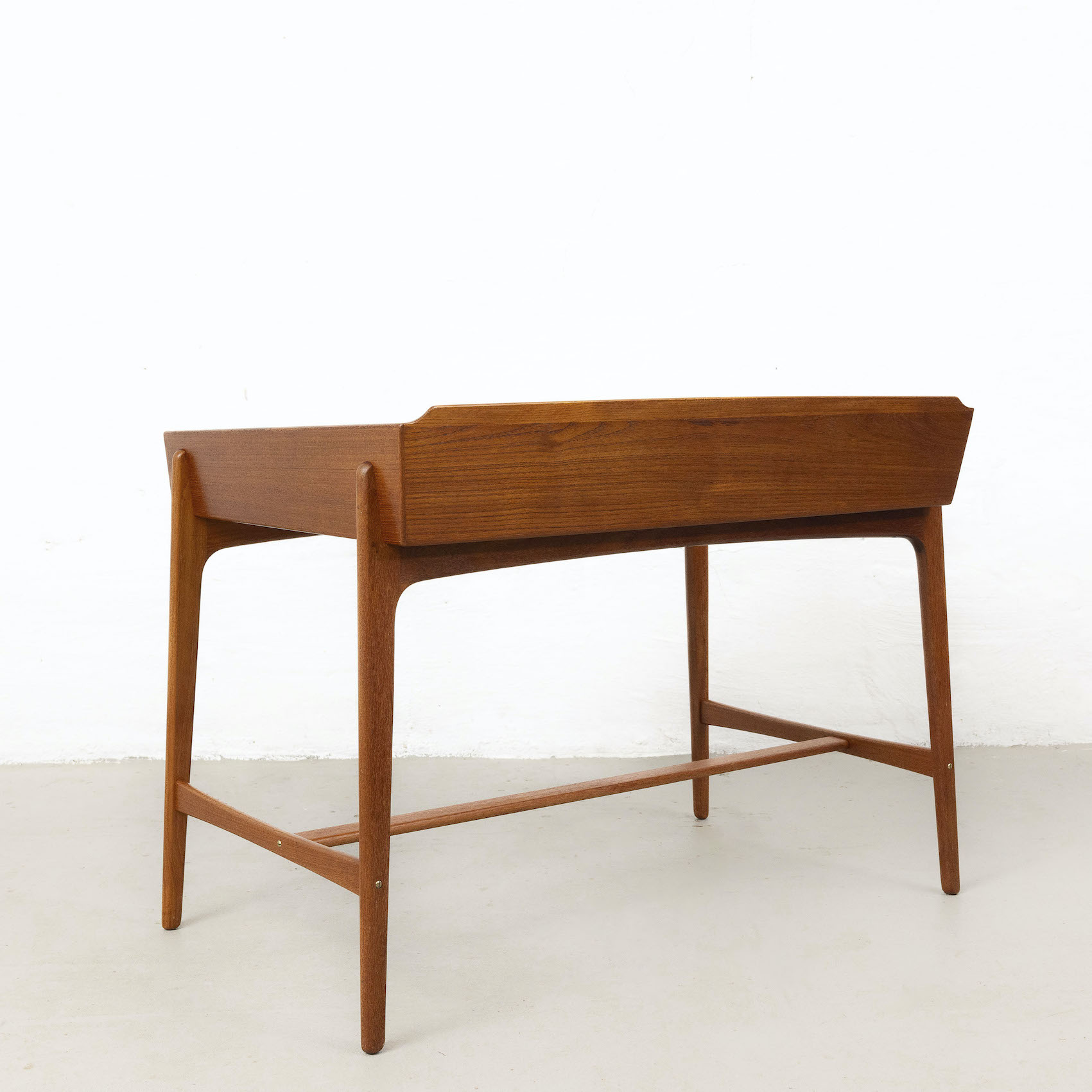 schreibtisch desk Madsen Hansen vintage midmod midcentury furniture midcenturymodern einrichtung interieur mcm vintagefurniture magasin berlin 60er