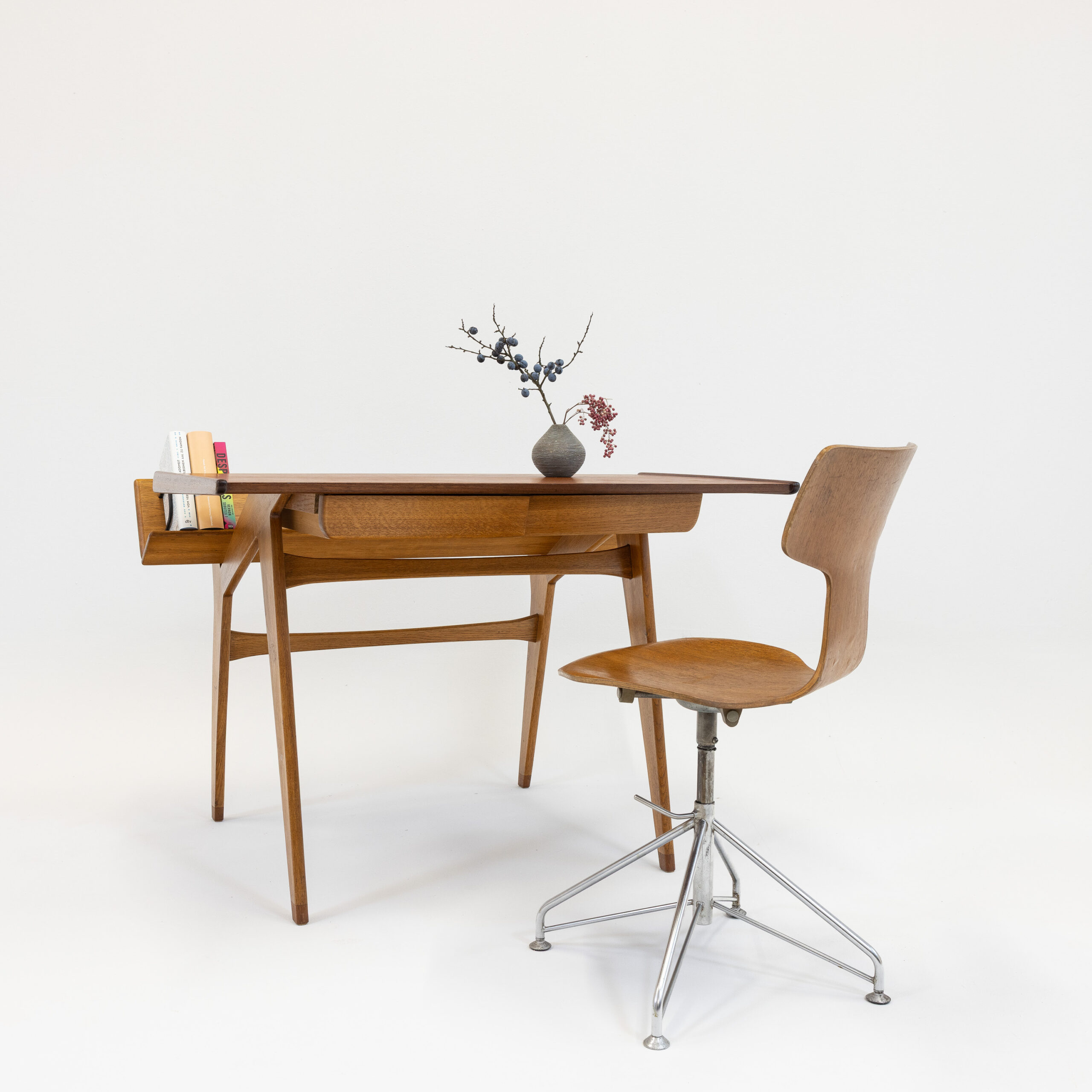 desk Gascoin vintage midmod midcentury furniture midcenturymodern interieur mcm vintagefurniture magasin