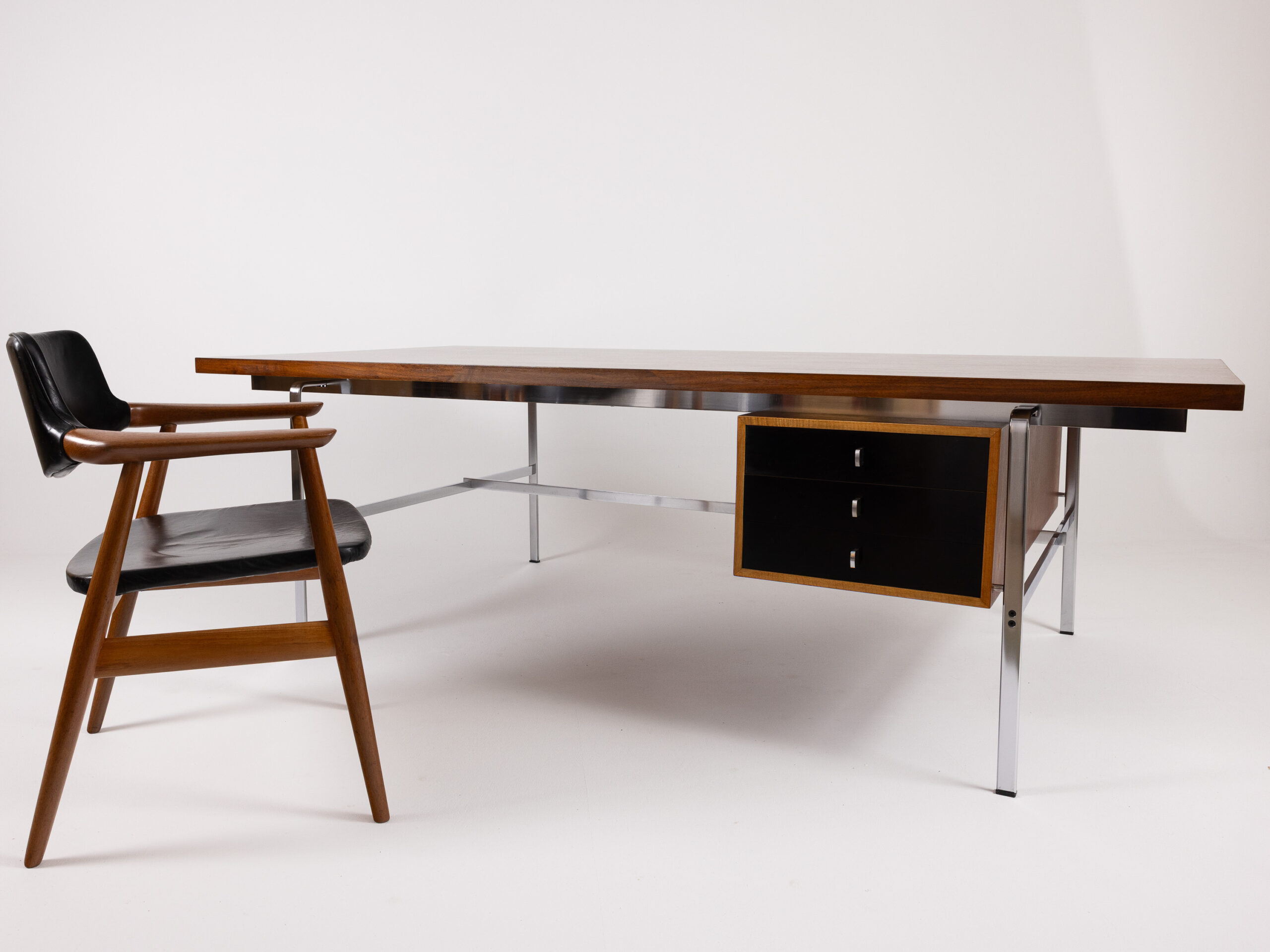 desk Fabricius Kastholm Kill vintage midmod midcentury furniture midcenturymodern interieur mcm vintagefurniture magasin