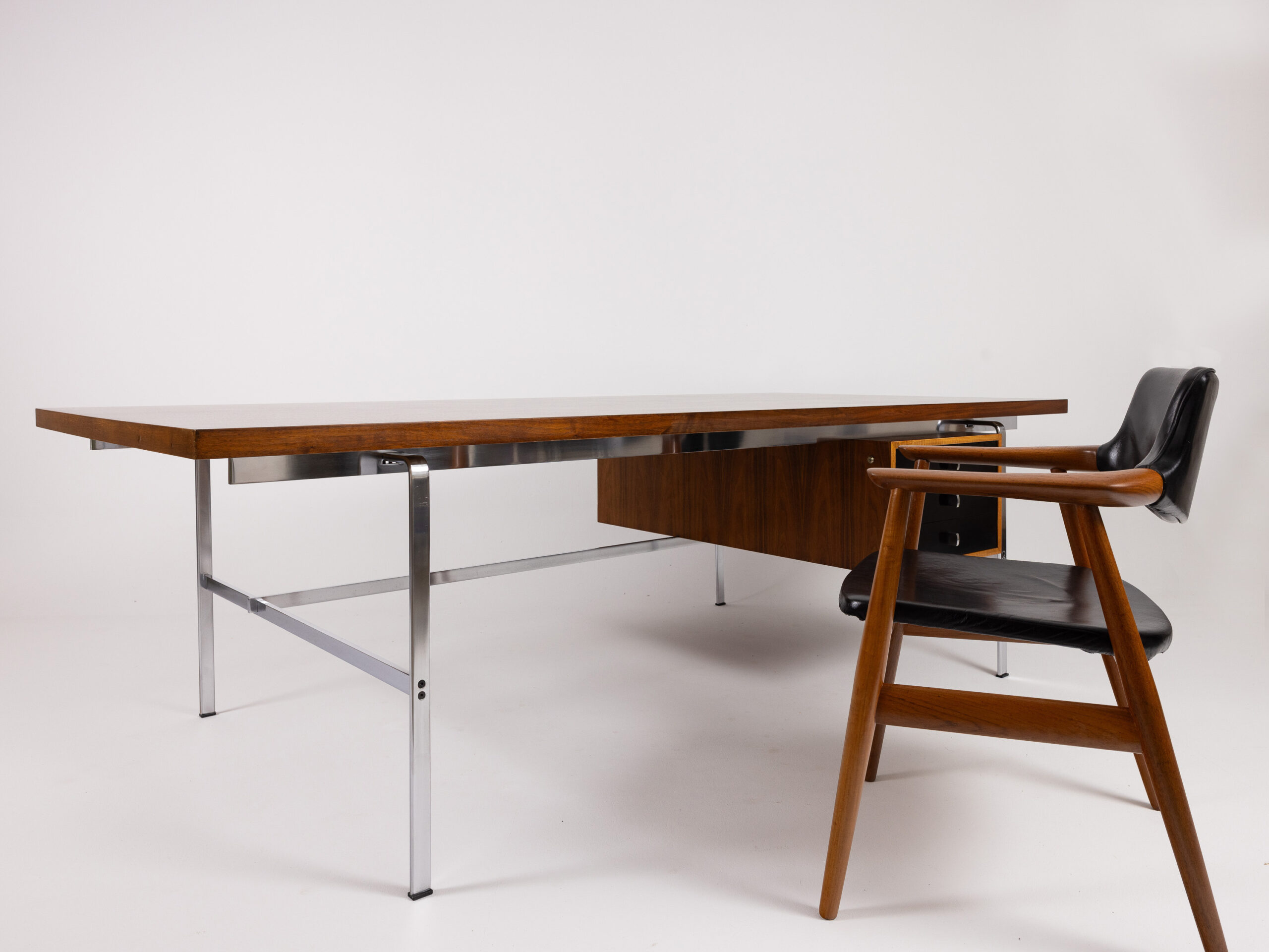 desk Fabricius Kastholm Kill vintage midmod midcentury furniture midcenturymodern interieur mcm vintagefurniture magasin