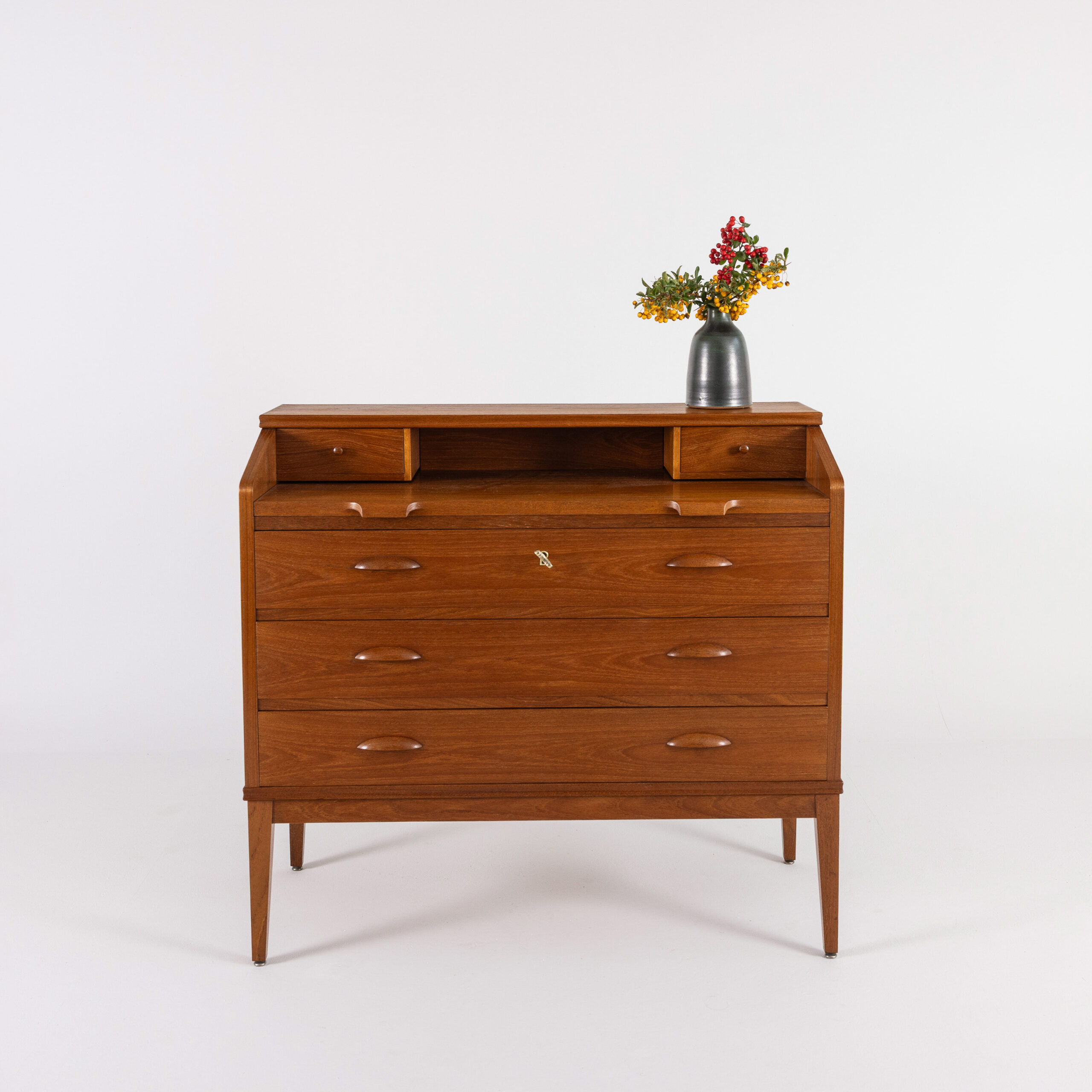 secretary Antonsen vintage midmod midcentury furniture midcenturymodern interieur mcm vintagefurniture magasin